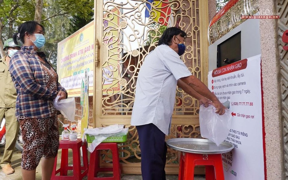 Mỗi người sẽ được nhận 5 kg gạo Mỗi người sẽ được nhận 5 kg gạo