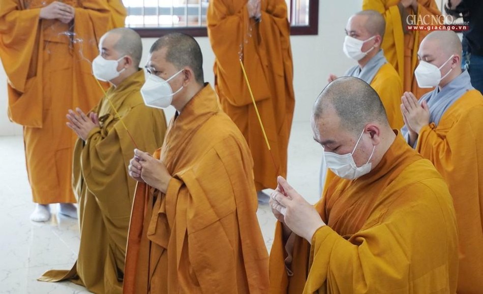 Dâng hương tưởng niệm Dâng hương tưởng niệm