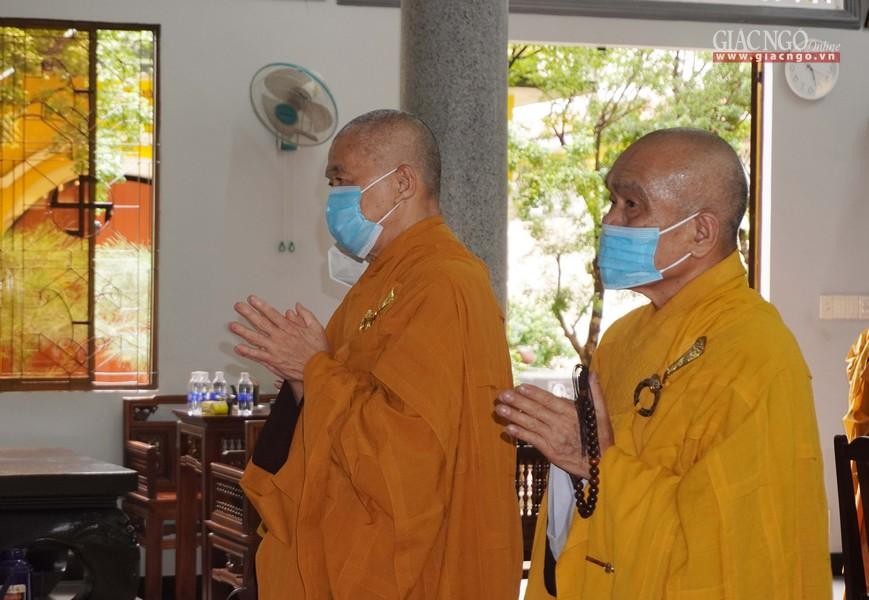 Do dịch bệnh vẫn còn lây nhiễm cộng đồng nên lễ húy nhật cố Hòa thượng được cử hành hạn chế người tham dự Do dịch bệnh vẫn còn lây nhiễm cộng đồng nên lễ húy nhật cố Hòa thượng được cử hành hạn chế người tham dự