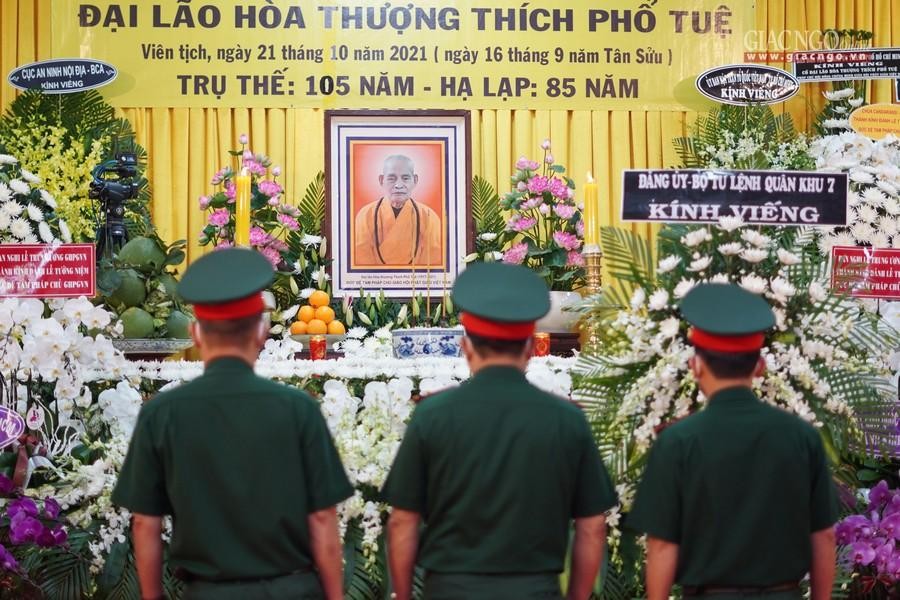 Đoàn Bộ tư lệnh Quân khu 7 tưởng niệm