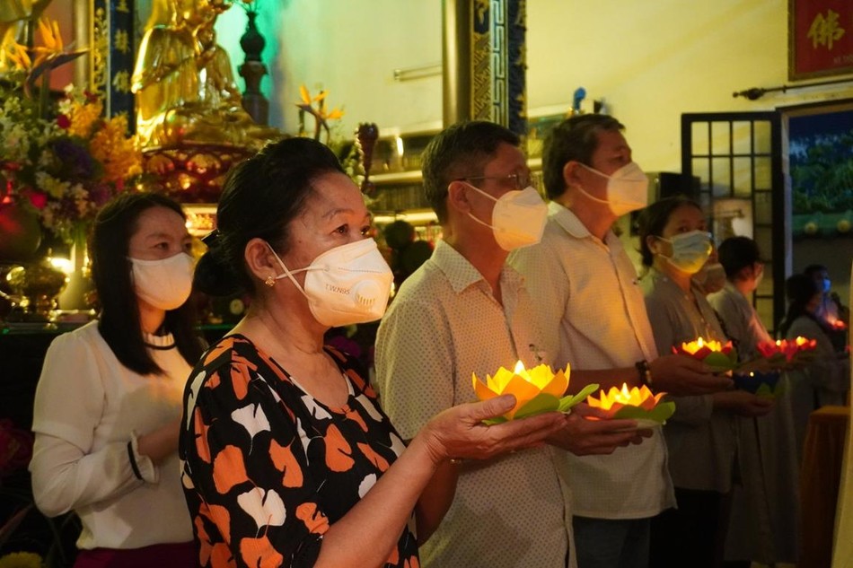 Thân nhân của những người tử vong do Covid-19 tham dự lễ tưởng niệm Thân nhân của những người tử vong do Covid-19 tham dự lễ tưởng niệm