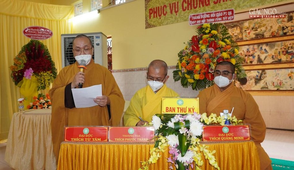 Đại đức Thích Từ Tâm, Chánh Thư ký Ban Trị sự GHPGVN quận 8 báo cáo công tác chuẩn bị đại hội