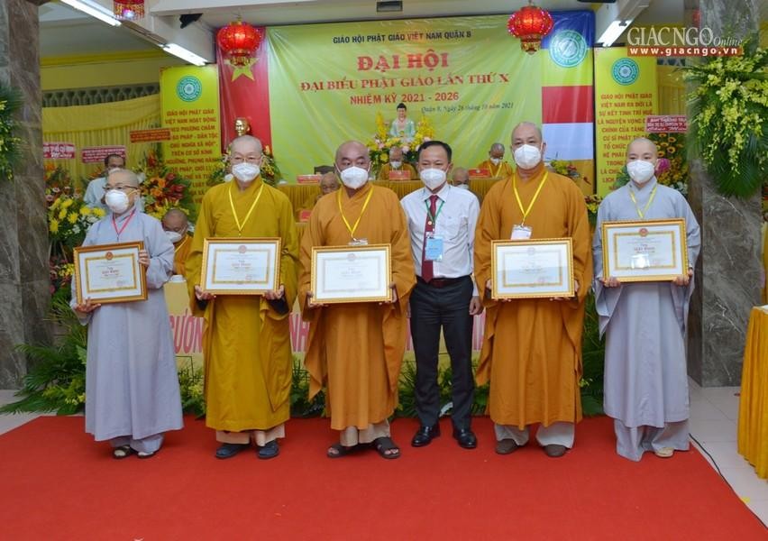 Ủy ban MTTQVN quận 8 trao Giấy khen đến 29 tự viện Ủy ban MTTQVN quận 8 trao Giấy khen đến 29 tự viện