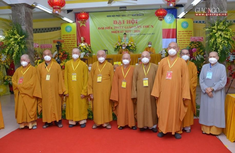 Chư tôn đức tân Ban Trị sự Phật giáo quận 8 tặng quà tri ân đến chư tôn đức Tăng, Ni không tham gia nhiệm kỳ 2021-2026 Chư tôn đức tân Ban Trị sự Phật giáo quận 8 tặng quà tri ân đến chư tôn đức Tăng, Ni không tham gia nhiệm kỳ 2021-2026