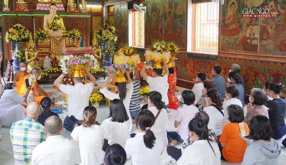 Dâng y Kathina Dâng y Kathina