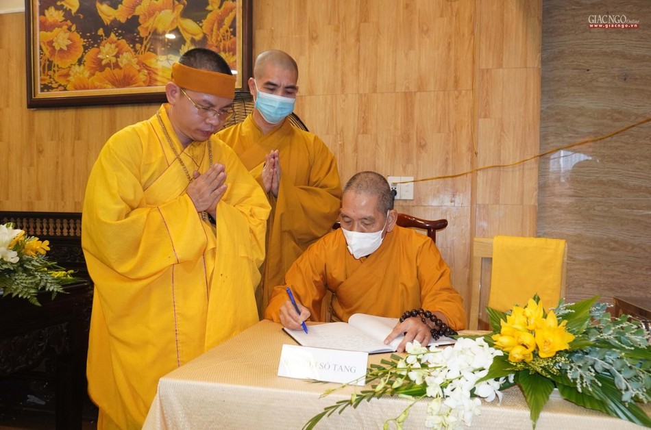 Ký sổ tang lưu niệm Ký sổ tang lưu niệm