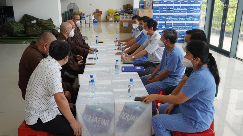 Ban Thường trực Ban Trị sự GHPGVN TP.HCM tri ân đến Ban Giám đốc bệnh viện