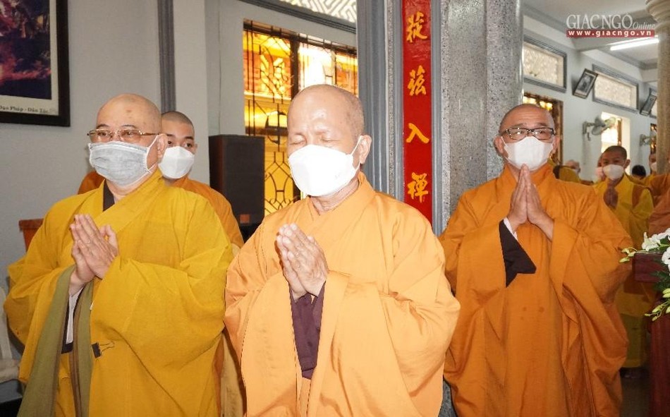 Chư tôn đức giáo phẩm thành kính tưởng niệm nạn nhân tử vong trong đại dịch Covid-19 Chư tôn đức giáo phẩm thành kính tưởng niệm nạn nhân tử vong trong đại dịch Covid-19