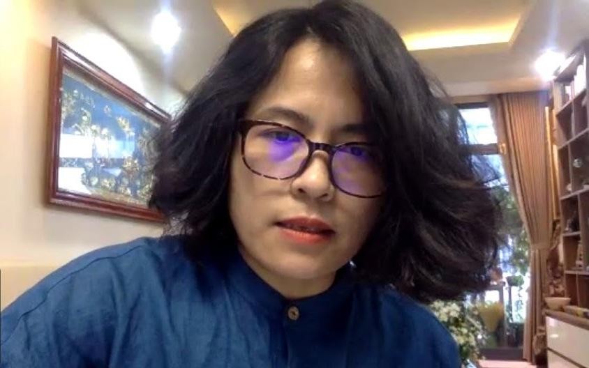 Tiến sĩ Lương Thu Hường góp ý về nội dung luận văn của học viên Tiến sĩ Lương Thu Hường góp ý về nội dung luận văn của học viên