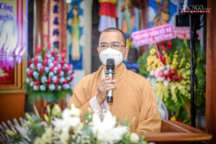Đại đức Thích Đức Thông báo cáo công tác tổ chức Đại hội Phật giáo huyện Nhà Bè nhiệm kỳ 2021-2026