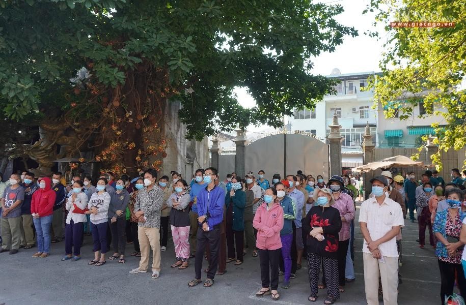 500 phần quà được trao đến người dân quận Tân Bình sáng 16-1 tại chùa Phổ Quang 500 phần quà được trao đến người dân quận Tân Bình sáng 16-1 tại chùa Phổ Quang