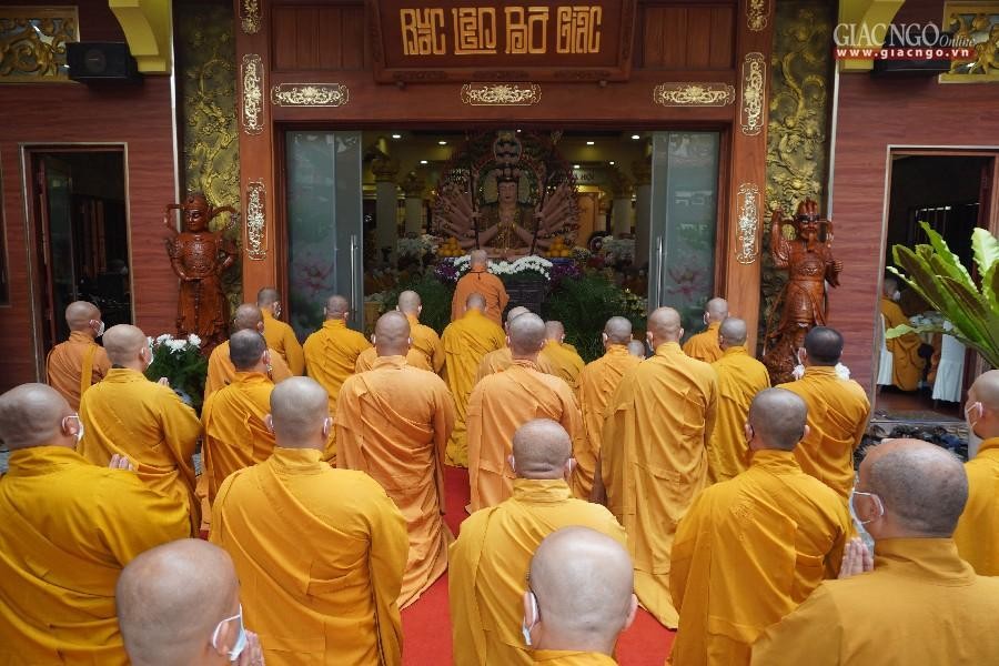 Môn đồ đệ tử tác bạch cúng dường hiện tiền Tăng Môn đồ đệ tử tác bạch cúng dường hiện tiền Tăng