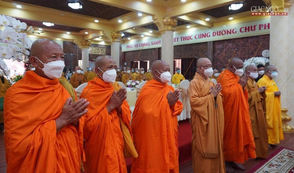 Chư tôn đức Phật giáo Vĩnh Long, Kiên Giang, TP.HCM... thành kính tưởng niệm Chư tôn đức Phật giáo Vĩnh Long, Kiên Giang, TP.HCM... thành kính tưởng niệm