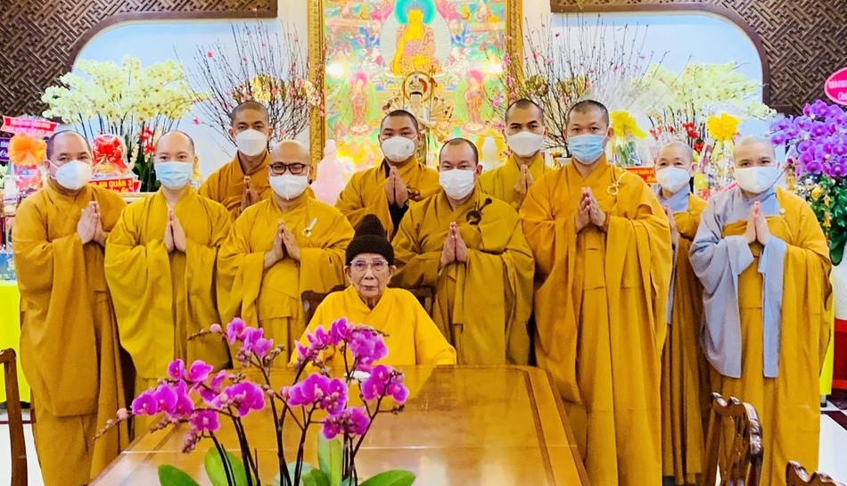 Đảnh lễ và chúc Tết đến Hòa thượng Thích Đức Nghiệp