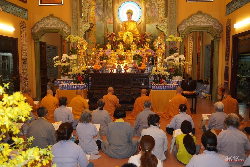 Khóa lễ tại chánh điện Khóa lễ tại chánh điện
