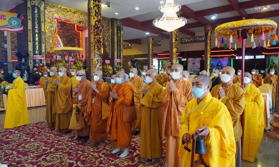 Chư tôn đức niệm Phật cầu gia hộ