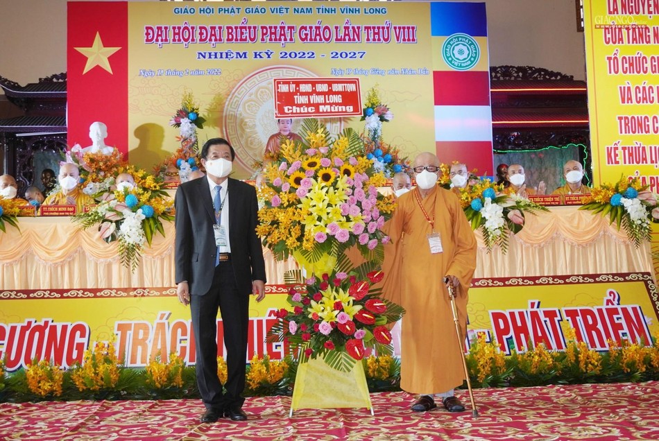 Chính quyền tỉnh Vĩnh Long chúc mừng đại hội