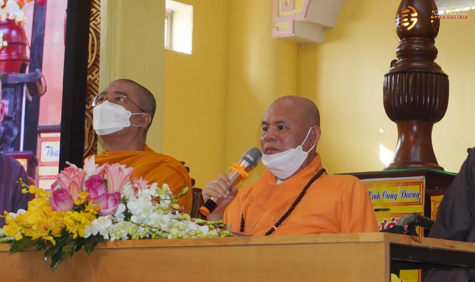 Hòa thượng Thích Tấn Đạt ban đạo từ chứng minh Hòa thượng Thích Tấn Đạt ban đạo từ chứng minh