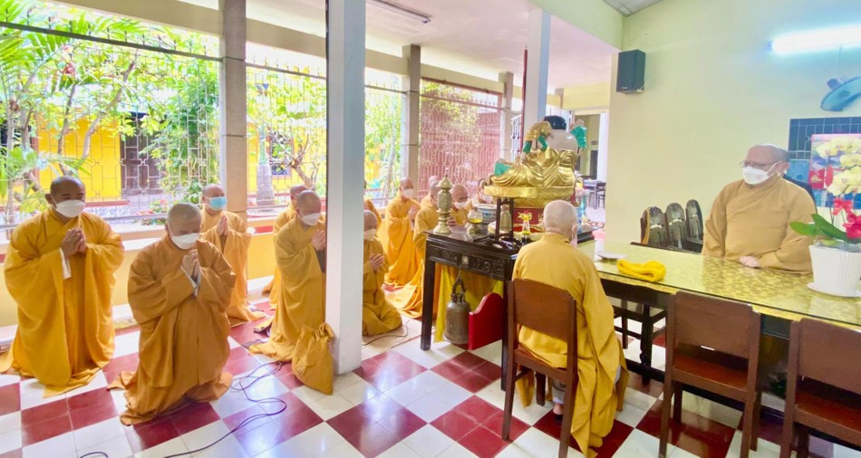 Tân Ban Trị sự GHPGVN tỉnh Vĩnh Long đảnh lễ và lắng nghe lời chỉ dạy của Hòa thượng Thích Như Tước