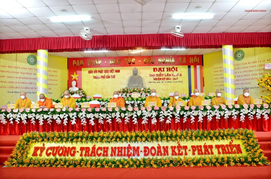 Chư tôn đức Chủ tọa đoàn - Ảnh: Hoàng Chiến Chư tôn đức Chủ tọa đoàn - Ảnh: Hoàng Chiến