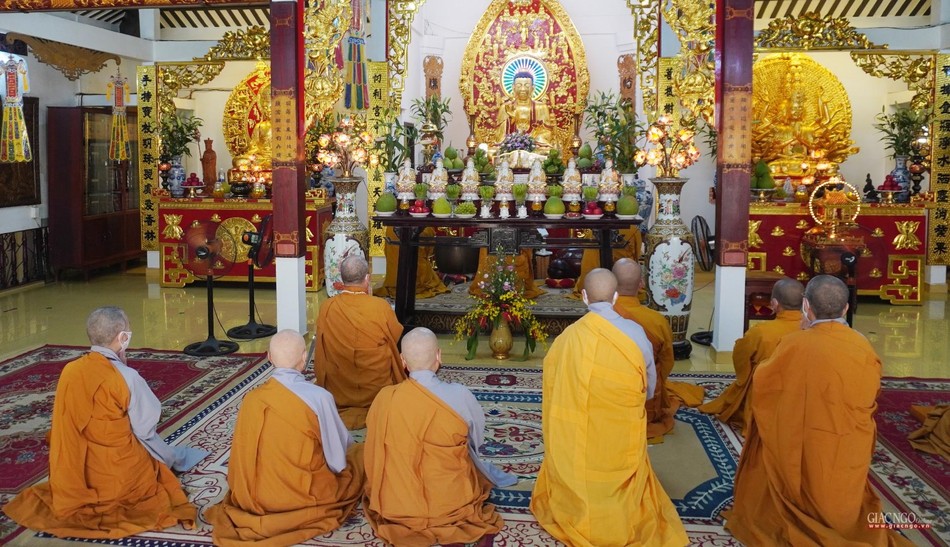 Tại chánh điện Tại chánh điện