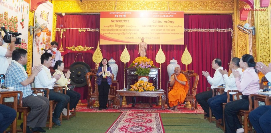 Bà Bùi Thị Minh Hoài, Bí Thư Trung ương đảng, Trưởng ban Dân vận Trung ương cùng các thành viên chúc Tết tại chùa Candaransi Bà Bùi Thị Minh Hoài, Bí Thư Trung ương đảng, Trưởng ban Dân vận Trung ương cùng các thành viên chúc Tết tại chùa Candaransi