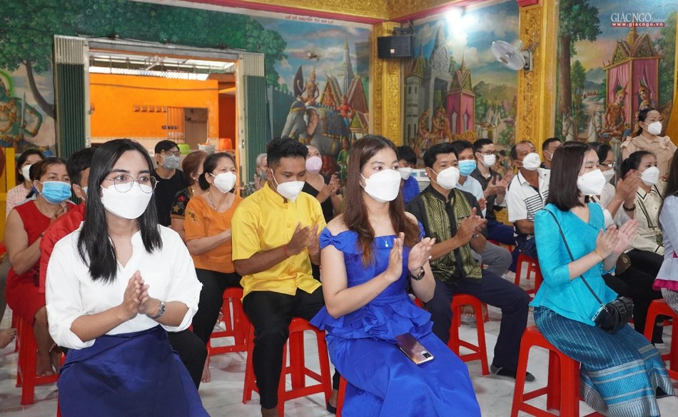 Sinh viên, bà con Khmer Sinh viên, bà con Khmer