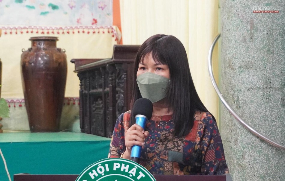 Bà Dương Thị Hồng Gấm, Chủ tịch UBMTTQVN quận 1 phát biểu Bà Dương Thị Hồng Gấm, Chủ tịch UBMTTQVN quận 1 phát biểu