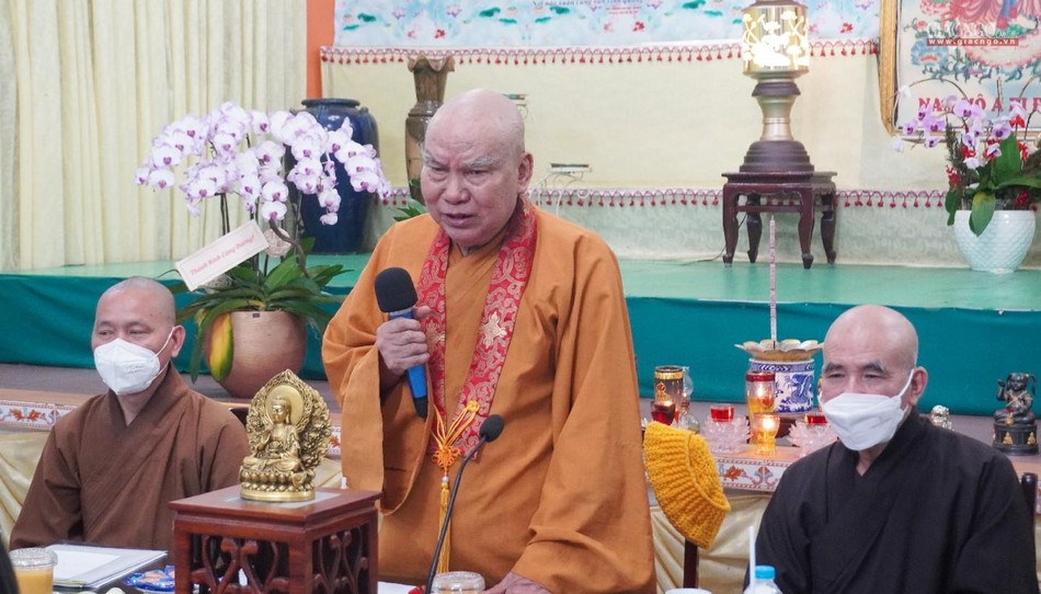 Hòa thượng Thanh Sơn ban đạo từ Hòa thượng Thanh Sơn ban đạo từ