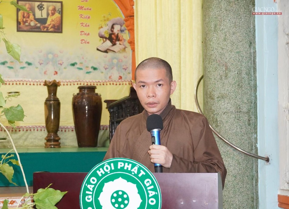 Đại đức Thích Đồng Phước báo cáo công tác Phật sự Đại đức Thích Đồng Phước báo cáo công tác Phật sự