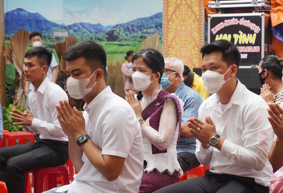 Sinh viên Campuchia, bà con Khmer về dự lễ Sinh viên Campuchia, bà con Khmer về dự lễ