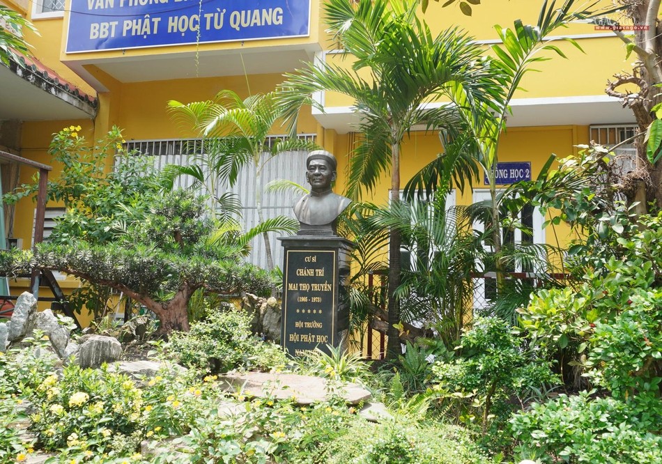Tượng cư sĩ Chánh Trí Mai Thọ Truyền được an trí trong khuôn viên chùa Xá Lợi Tượng cư sĩ Chánh Trí Mai Thọ Truyền được an trí trong khuôn viên chùa Xá Lợi