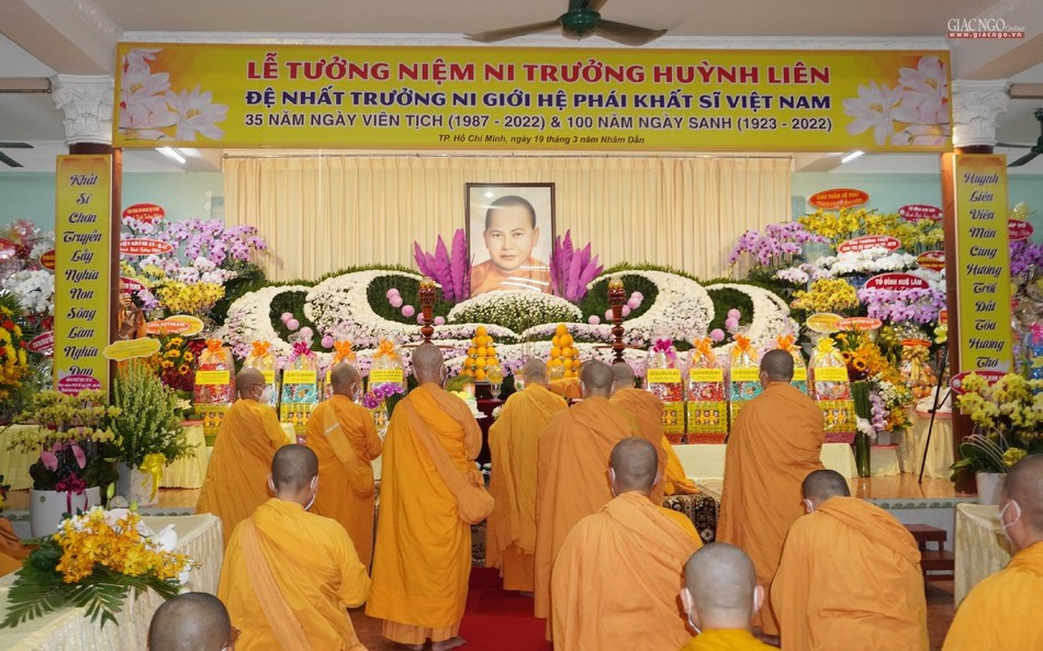 Ni giới Hệ phái Khất sĩ Việt Nam tưởng niệm Ni trưởng Huỳnh Liên Ni giới Hệ phái Khất sĩ Việt Nam tưởng niệm Ni trưởng Huỳnh Liên