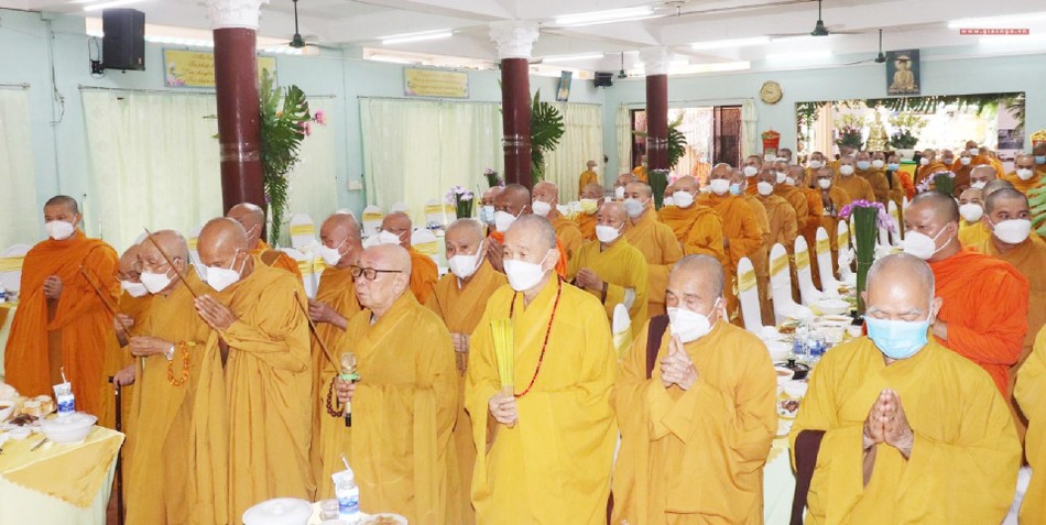 Chư tôn đức giáo phẩm GHPGVN tưởng niệm sáng ngày 18-4 - Ảnh: Tâm Liên Chư tôn đức giáo phẩm GHPGVN tưởng niệm sáng ngày 18-4 - Ảnh: Tâm Liên