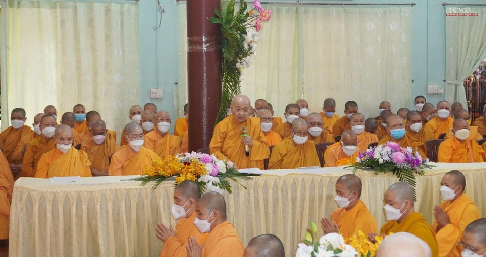 Ni trưởng Tố Liên ôn lại "Công hạnh và Đạo nghiệp của Ni trưởng Huỳnh Liên" Ni trưởng Tố Liên ôn lại "Công hạnh và Đạo nghiệp của Ni trưởng Huỳnh Liên"