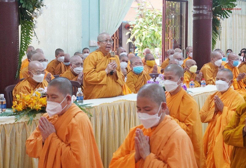Ni trưởng Viên Liên pháp từ tại buổi lễ tưởng niệm Ni trưởng Viên Liên pháp từ tại buổi lễ tưởng niệm