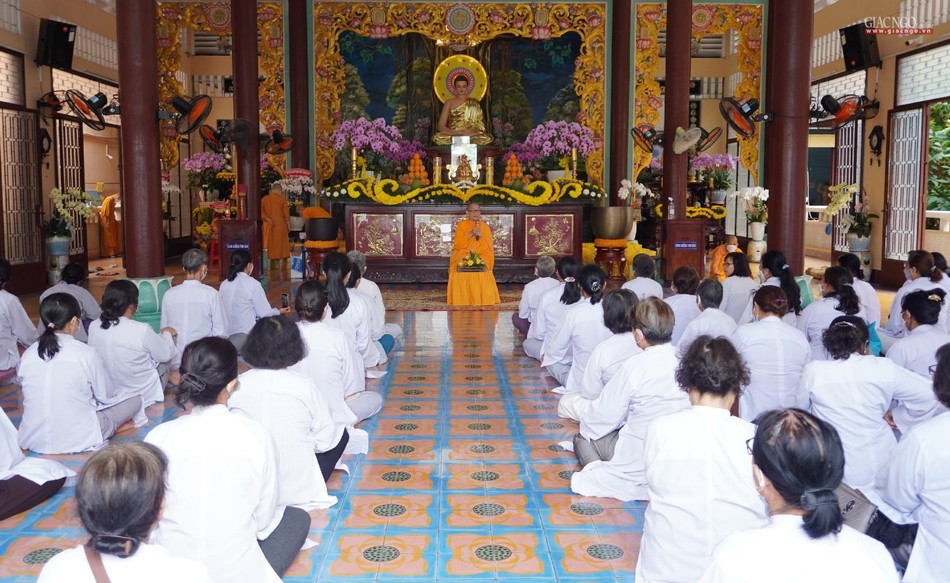 Ni sư Phụng Liên, Giảng viên Học viện Phật giáo Việt Nam tại TP.HCM, Giảng sư Ni giới hệ phái có thời tháp thoại đến Phật tử trước buổi lễ tưởng niệm Ni sư Phụng Liên, Giảng viên Học viện Phật giáo Việt Nam tại TP.HCM, Giảng sư Ni giới hệ phái có thời tháp thoại đến Phật tử trước buổi lễ tưởng niệm