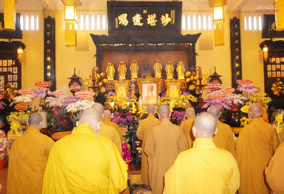 Thượng tọa Thích Minh Phát sinh ngày 20-6-1956 tại Chợ Lớn (quận 10, TP.HCM) trong gia đình nhân hậu, kính tin Tam bảo nhờ đó hạt giống Bồ-đề ngày càng phát triển Thượng tọa Thích Minh Phát sinh ngày 20-6-1956 tại Chợ Lớn (quận 10, TP.HCM) trong gia đình nhân hậu, kính tin Tam bảo nhờ đó hạt giống Bồ-đề ngày càng phát triển