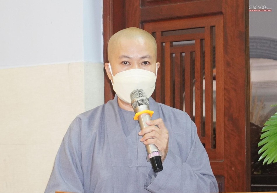 Sư cô Thích nữ Diệu Minh, Phó Thư ký kiêm Chánh Văn phòng Ban Trị sự GHPGVN quận 12 triển khai kế hoạch An cư kiết hạ