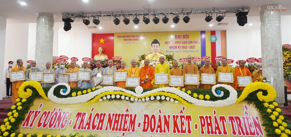 Có 30 cá nhân nhận Bằng tuyên dương công đức của Trung ương