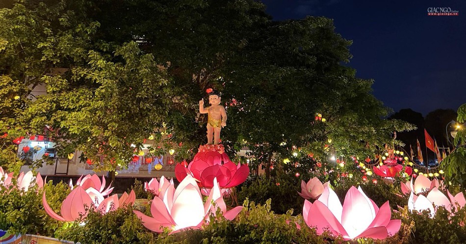 “Một chúng sinh duy nhất, một con người phi thường xuất hiện trên thế gian này, vì lợi ích cho số đông, vì hạnh phúc cho số đông, vì lòng bi mẫn, vì sự tốt đẹp, vì lợi ích và hạnh phúc cho chư thiên và loài người” - Ảnh: Quảng Minh