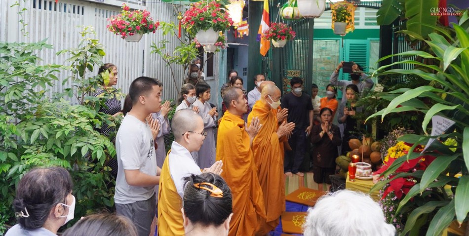 Trang nghiêm khóa lễ Phật