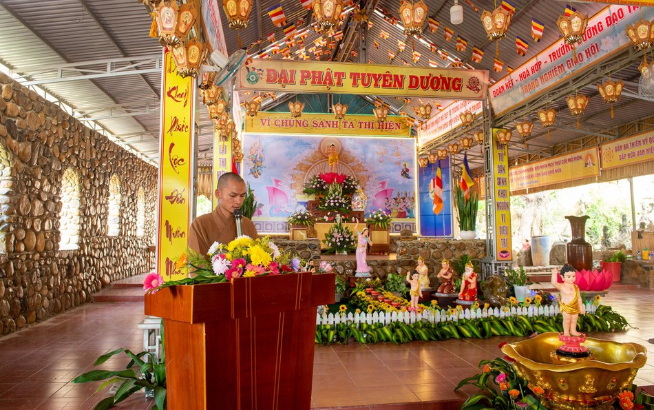 Đại đức Thích Nhuận Tuệ đọc quyết định tán dương công đức đến thành viên Phật giáo huyện nhiệm kỳ 2016-2021 của Ban Trị sự GHPGVN tỉnh Đắk Lắk Đại đức Thích Nhuận Tuệ đọc quyết định tán dương công đức đến thành viên Phật giáo huyện nhiệm kỳ 2016-2021 của Ban Trị sự GHPGVN tỉnh Đắk Lắk