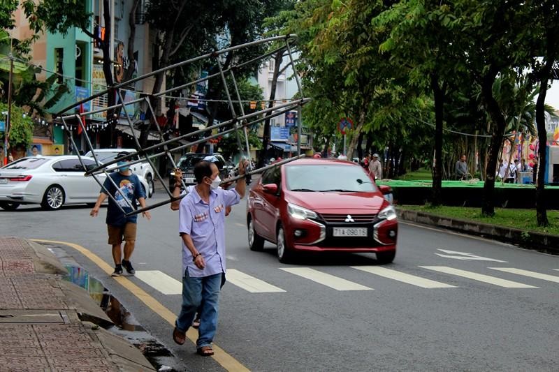 Trụ đỡ cánh sen