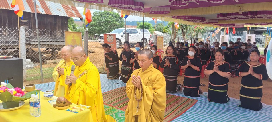 Thực hiện khóa lễ tắm Phật cho bà con Phật tử đồng bào tại xã Nam Ka vào ngày 6-4-Nhâm Dần. Xã Nam ka là xã vùng sâu khó khăn hiện chưa có cơ sở Phật giáo chính thức để bà con sinh hoạt