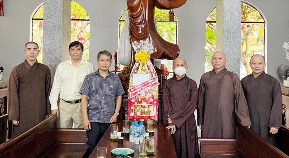 Ban Tôn giáo TP.HCM chúc mừng Phật đản đến Ban Trị sự GHPGVN quận Gò Vấp - Ảnh: QL Ban Tôn giáo TP.HCM chúc mừng Phật đản đến Ban Trị sự GHPGVN quận Gò Vấp - Ảnh: QL