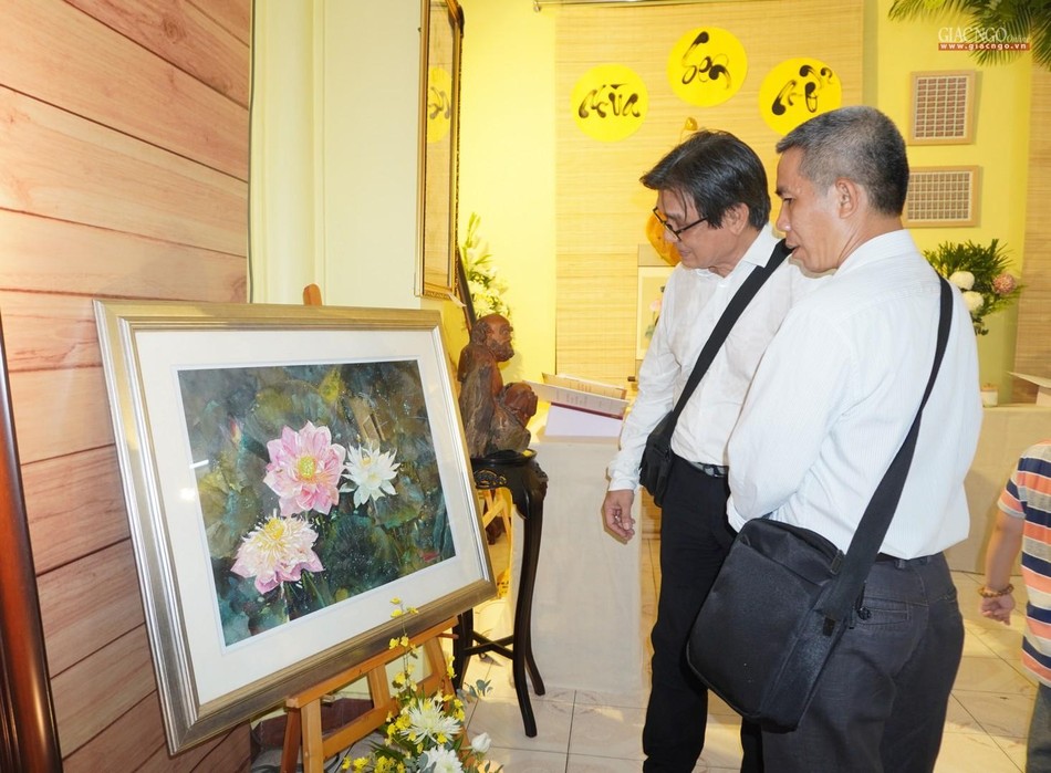 Thích thú thưởng lãm các tác phẩm Thích thú thưởng lãm các tác phẩm