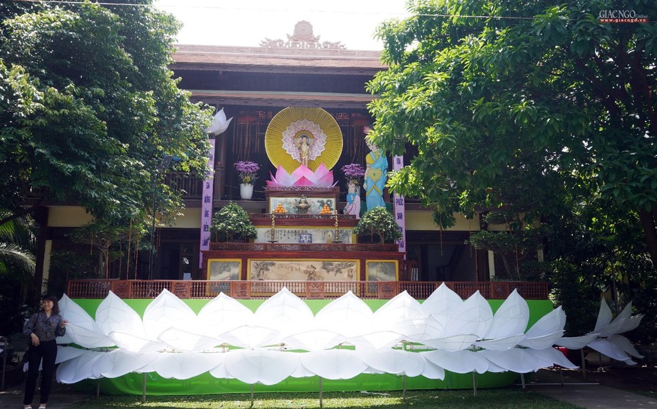 Lễ đài Phật đản tại Quảng Hương Già Lam (quận Gò Vấp)