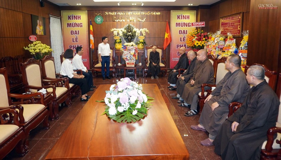 Công an TP.HCM thăm, chúc mừng Phật đản đến Ban Trị sự GHPGVN TP.HCM Công an TP.HCM thăm, chúc mừng Phật đản đến Ban Trị sự GHPGVN TP.HCM