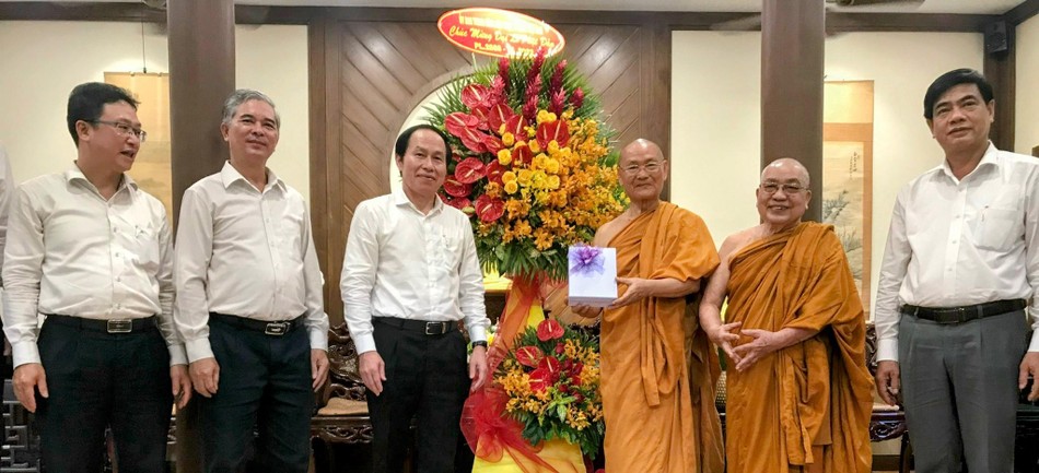 Đoàn thăm chúc mừng Phật đản đến Hòa thượng Viên Minh - Ảnh: Minh Nghĩa Đoàn thăm chúc mừng Phật đản đến Hòa thượng Viên Minh - Ảnh: Minh Nghĩa